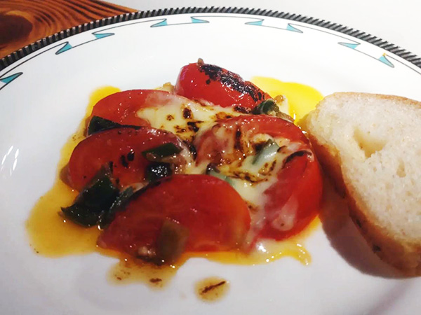 トマトとハラペーニョのチーズ焼き